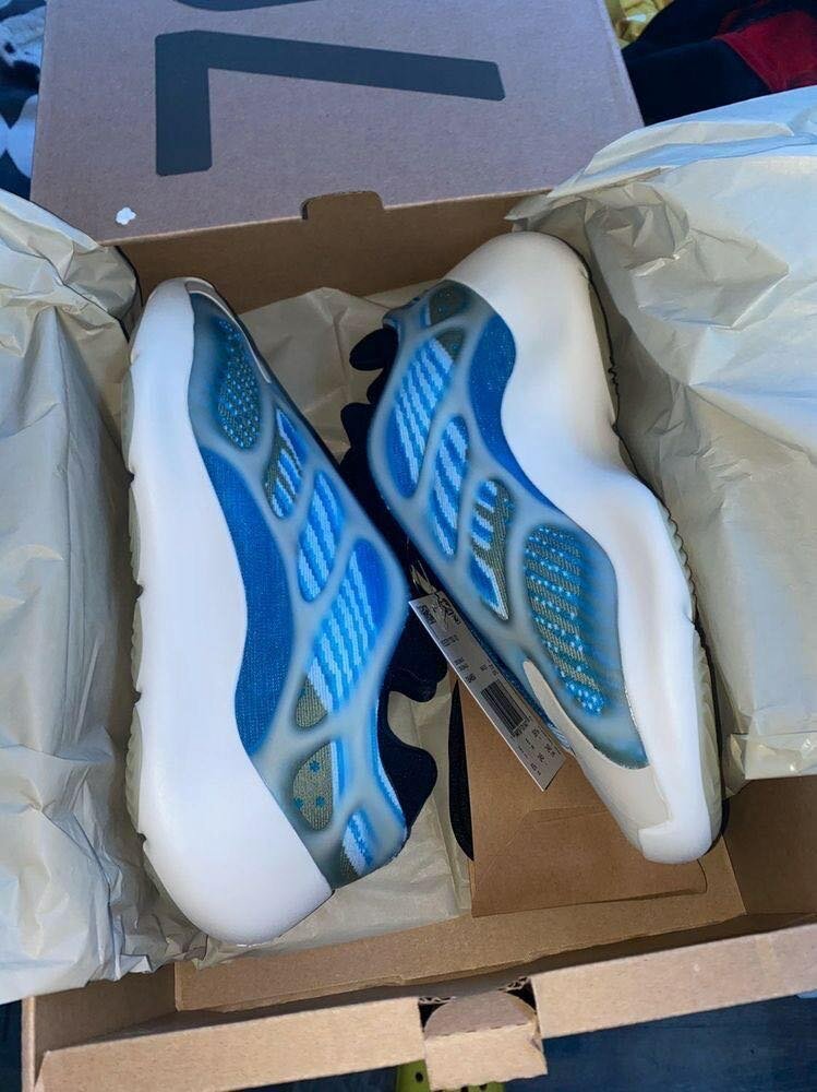 Yeezy 700 V3