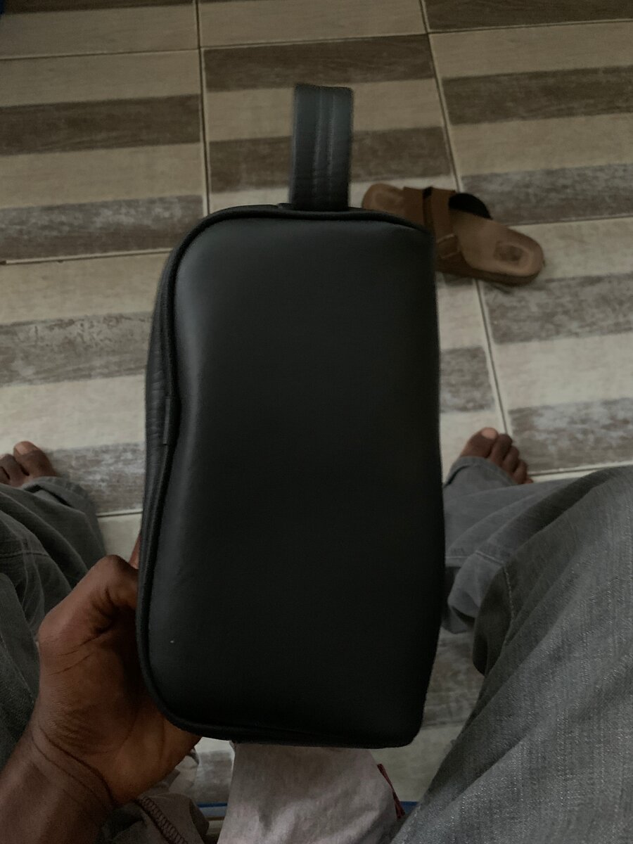 Sac bandoulière noir compact