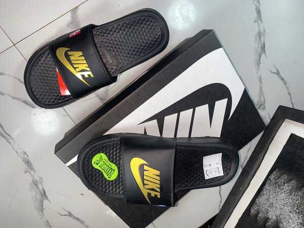 Nike Benassi