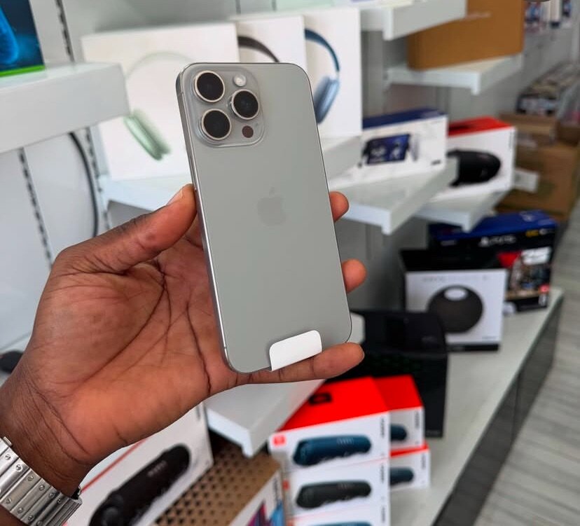 iPhone 15 Pro Max 256GB Physical Sim Factory Unlocked BH95%