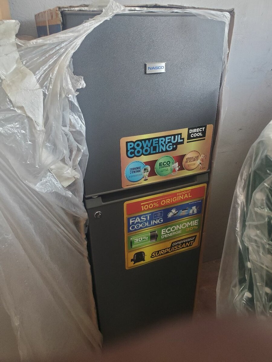 Réfrigérateur à froid direct moderne