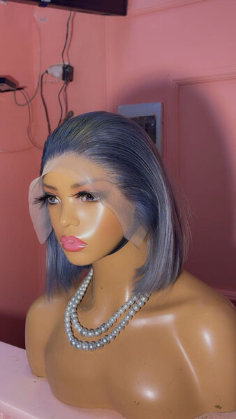 Perruque courte lace front grise