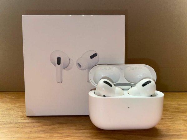 Airpods pro 1 (1st generation)