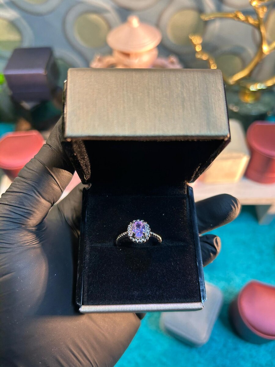 Bague  avec pierre précieuse