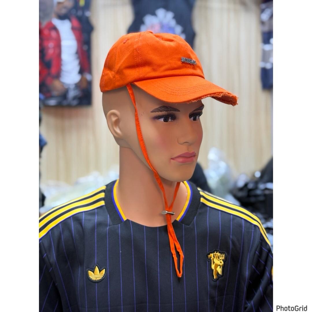 Casquette colorée avec sangle