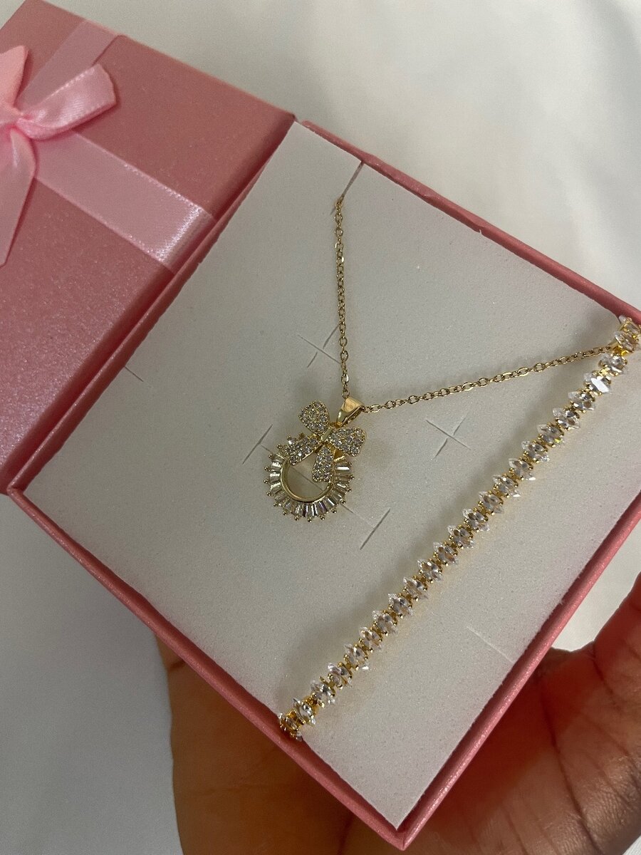 Necklace and bracelet set