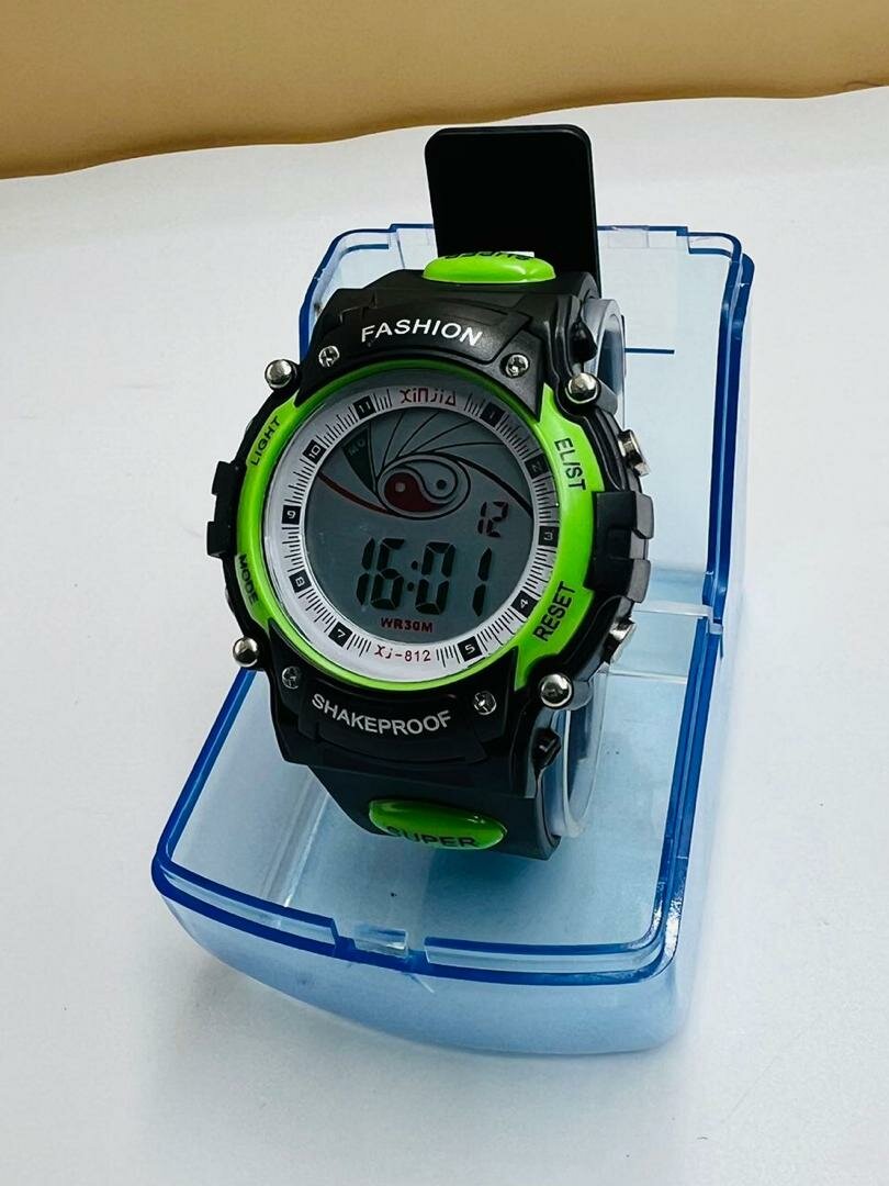 Montre numérique résistante à l'eau