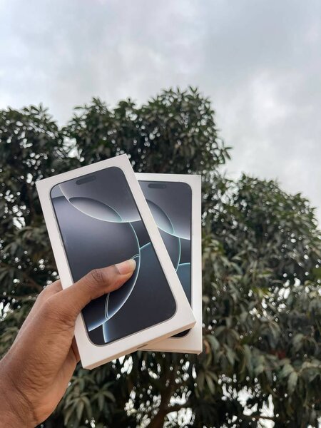 iPhone 16 pro max Factory unlocked