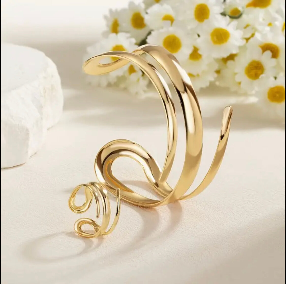 Bracelet et Bague Dorés Élegants