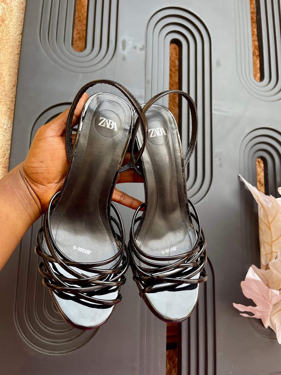 Sandales dorées à talons