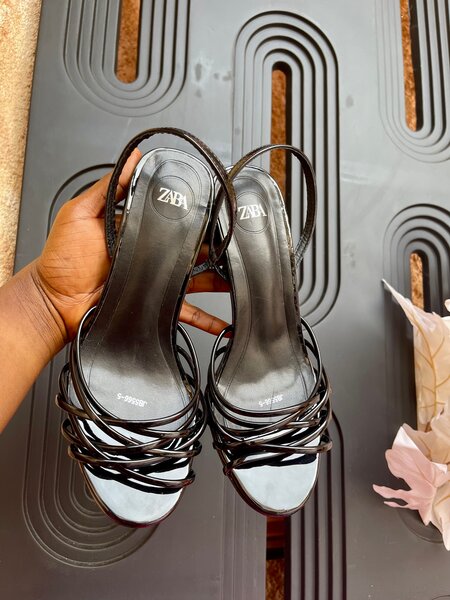 Sandales dorées à talons