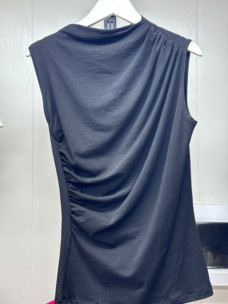 Базовая черная футболка