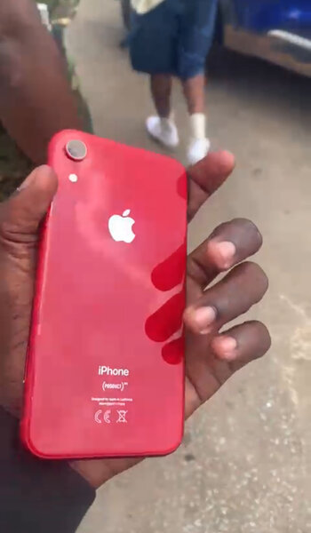 iPhone XR Rouge sans id