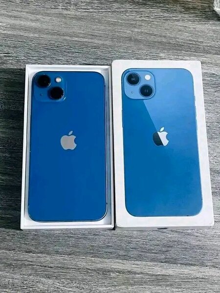 Apple iPhone 13 - Rose et Bleu