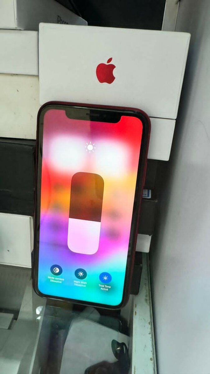 *iphone Xr 64g sans id : 80.000