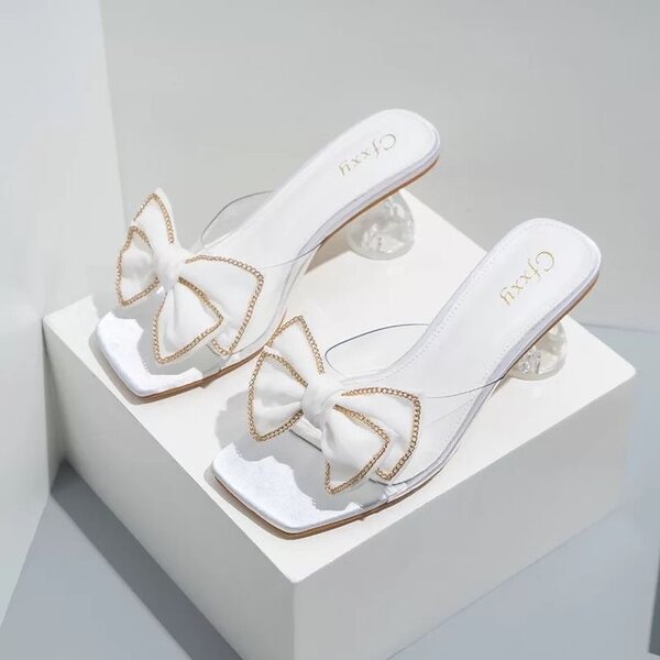 Heeled slippers