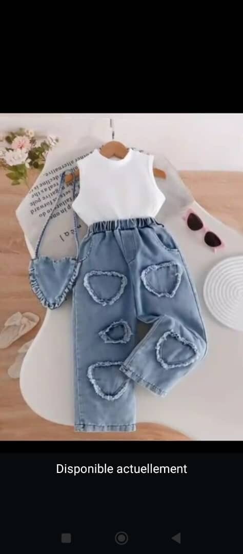 Robe blanche enfant élégante