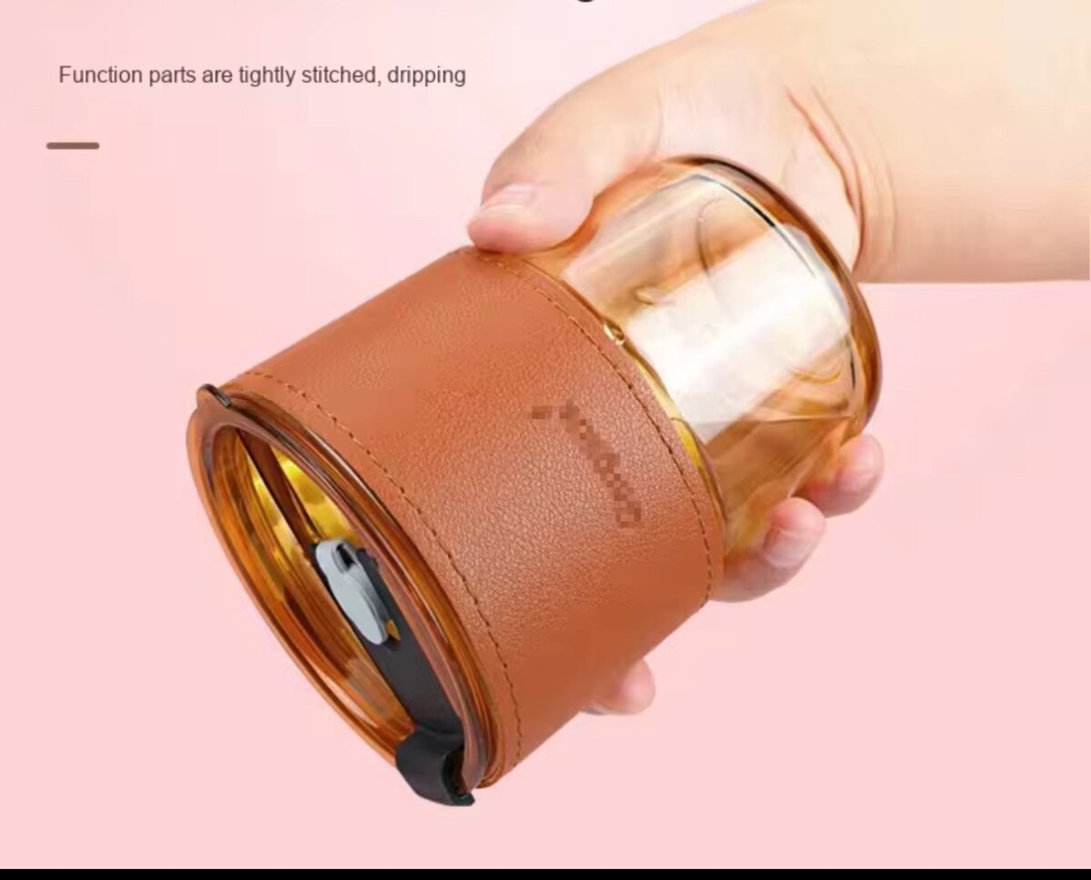 Tasse en verre avec étui en cuir