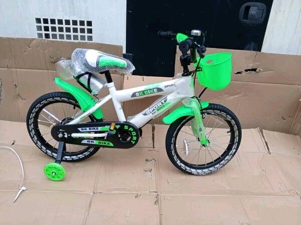Vélo Enfant Vert avec Stabilisateurs