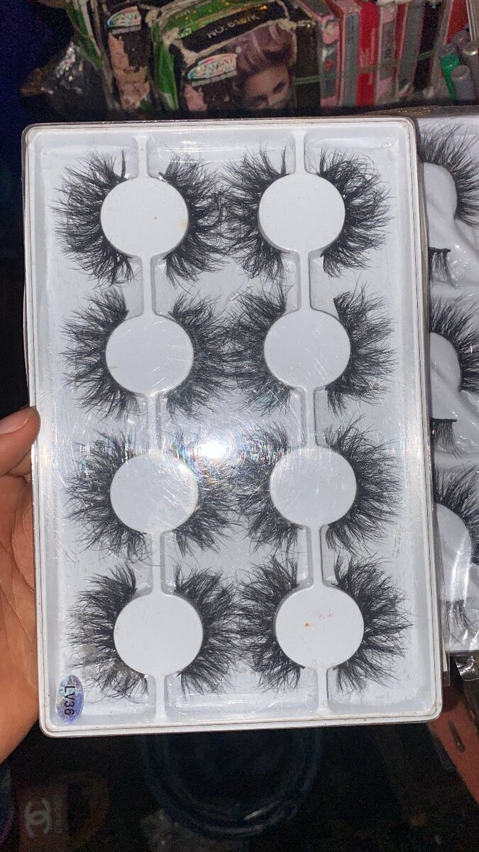 Faux cils superposés glamour