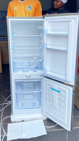 Réfrigérateur combiné moderne