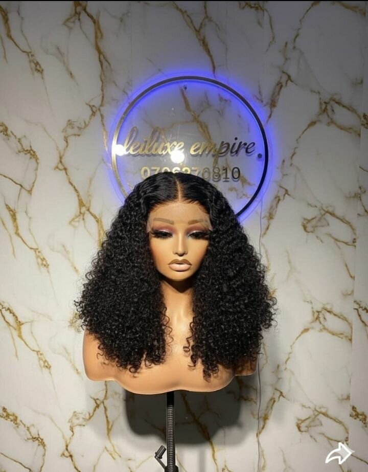 Perruque Bouclée Luxe