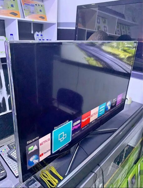 Télévision LED Smart TV 42"