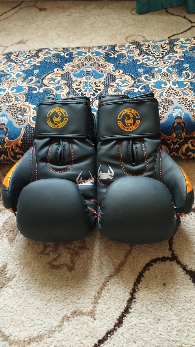 Боксерские перчатки Venom