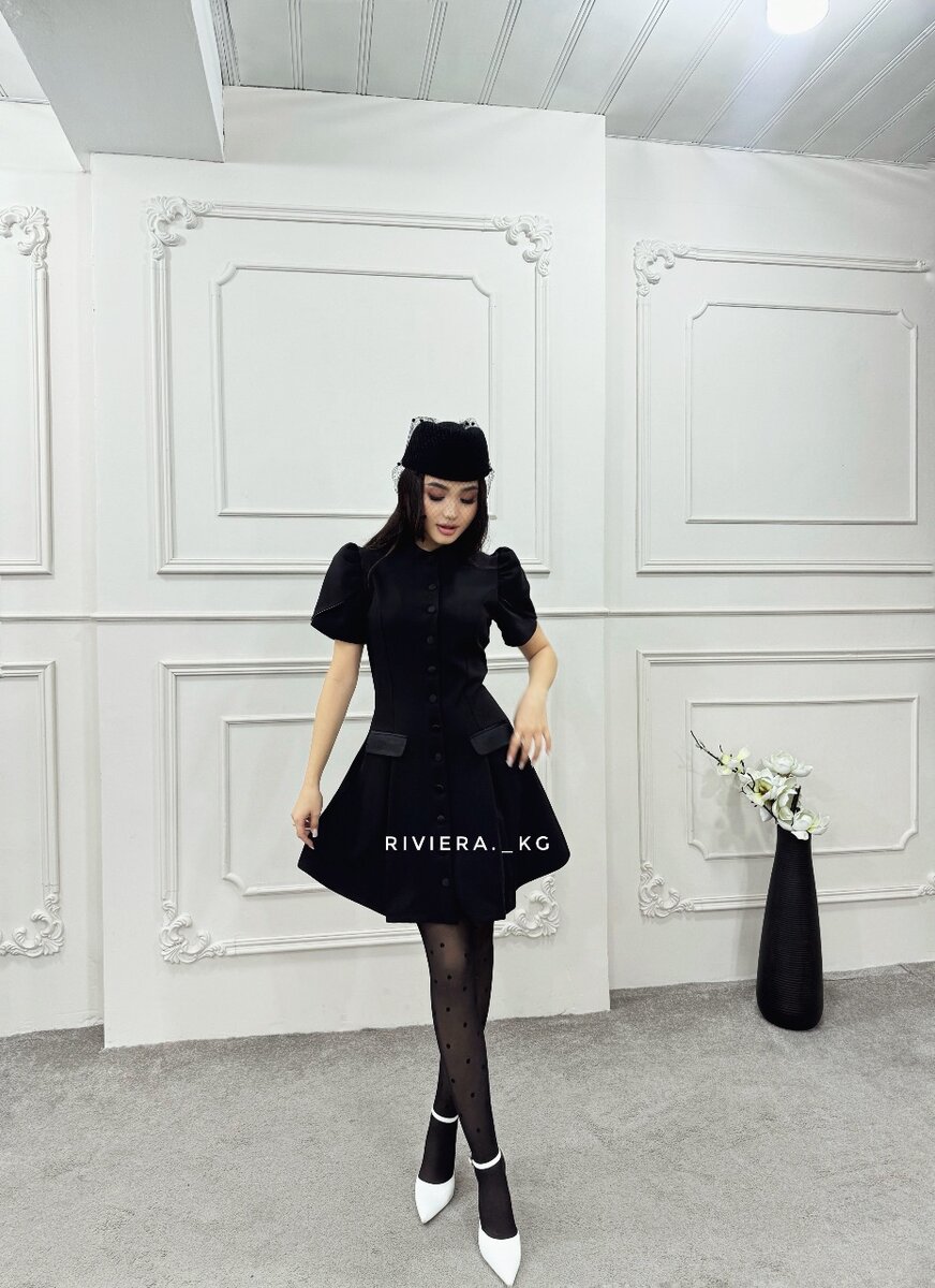 Чёрное классическое платье