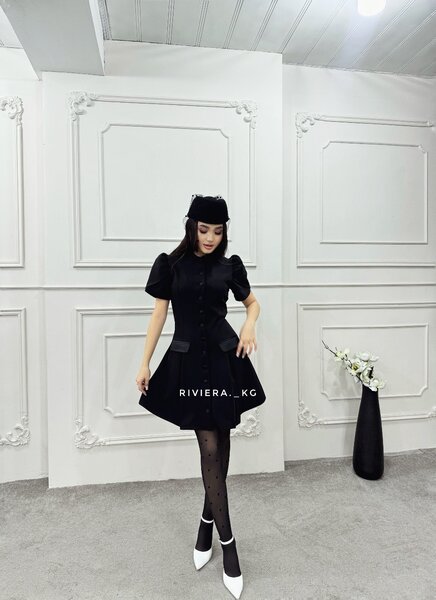 Чёрное классическое платье