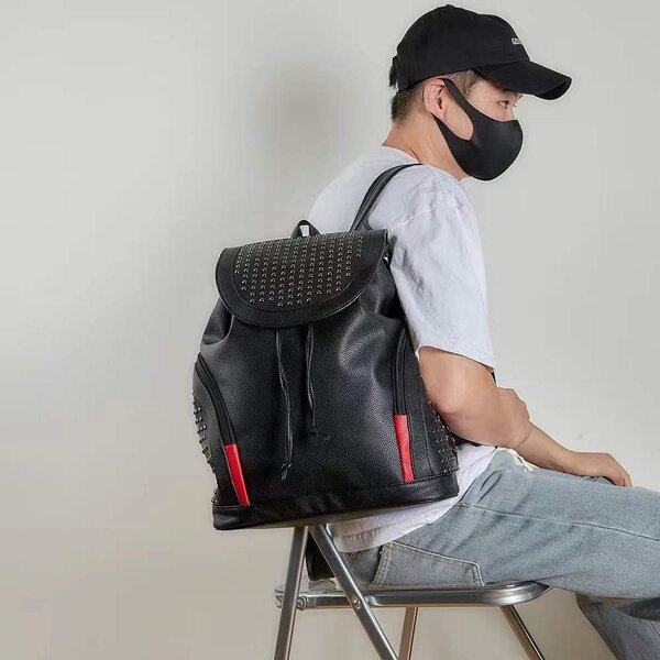 Sac à dos noir clouté tendance