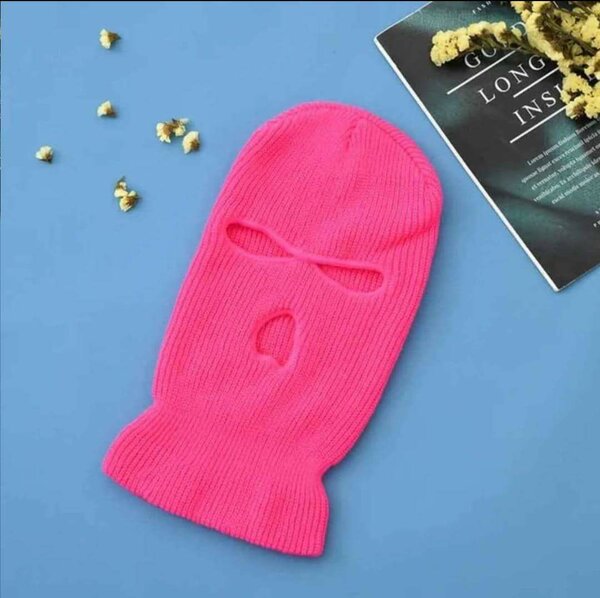 Cagoule en laine couleur vive