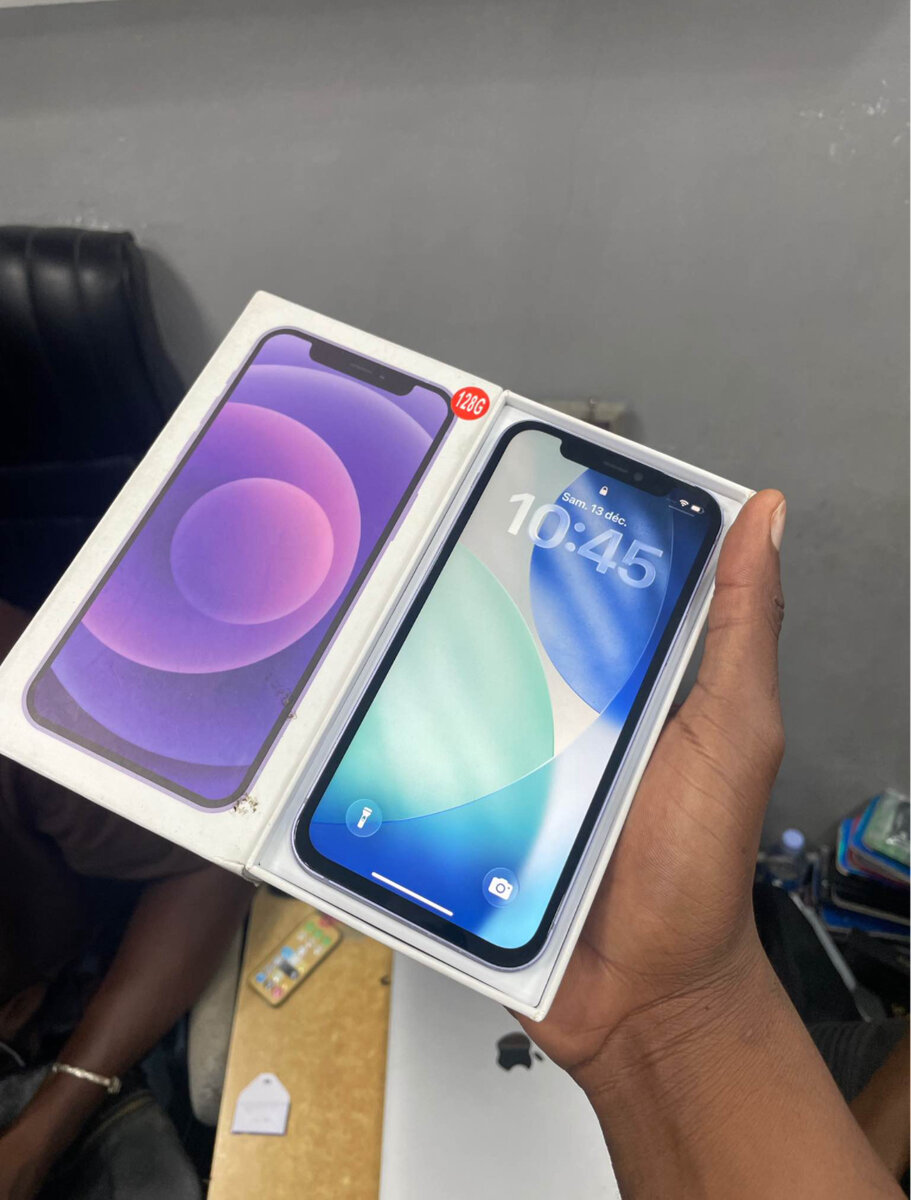IPhone 12 simple violet