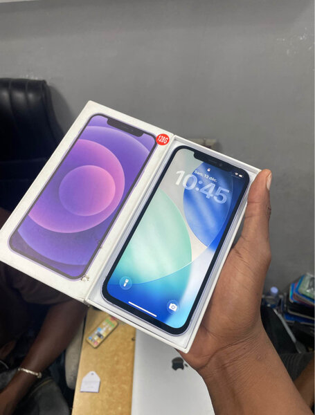 IPhone 12 simple violet