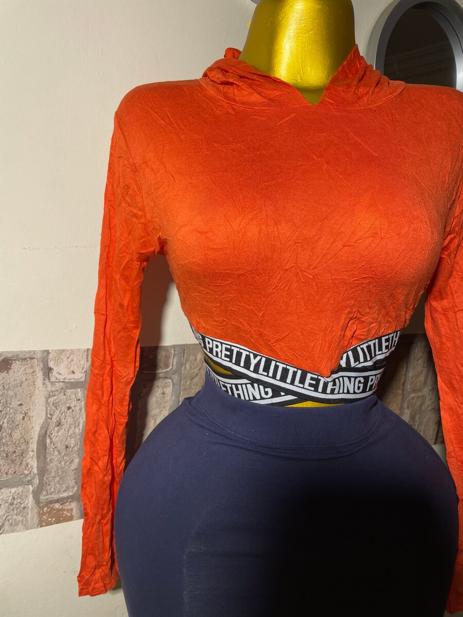 Haut à capuche court orange