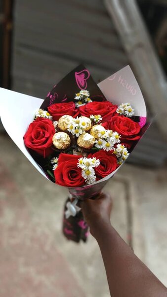 Bouquet de roses et chocolats