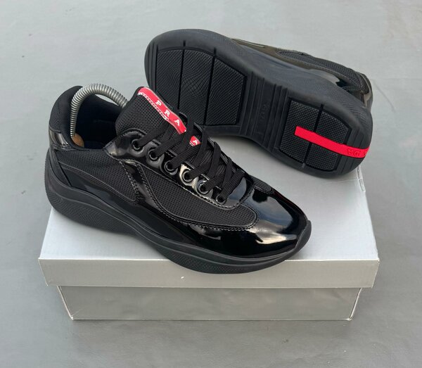 Sneakers Prada noirs élégants