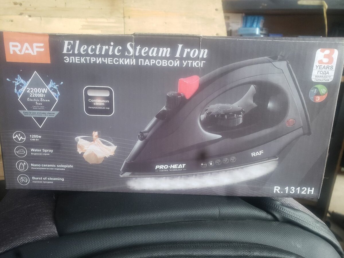 RAF Travel Steam Iron