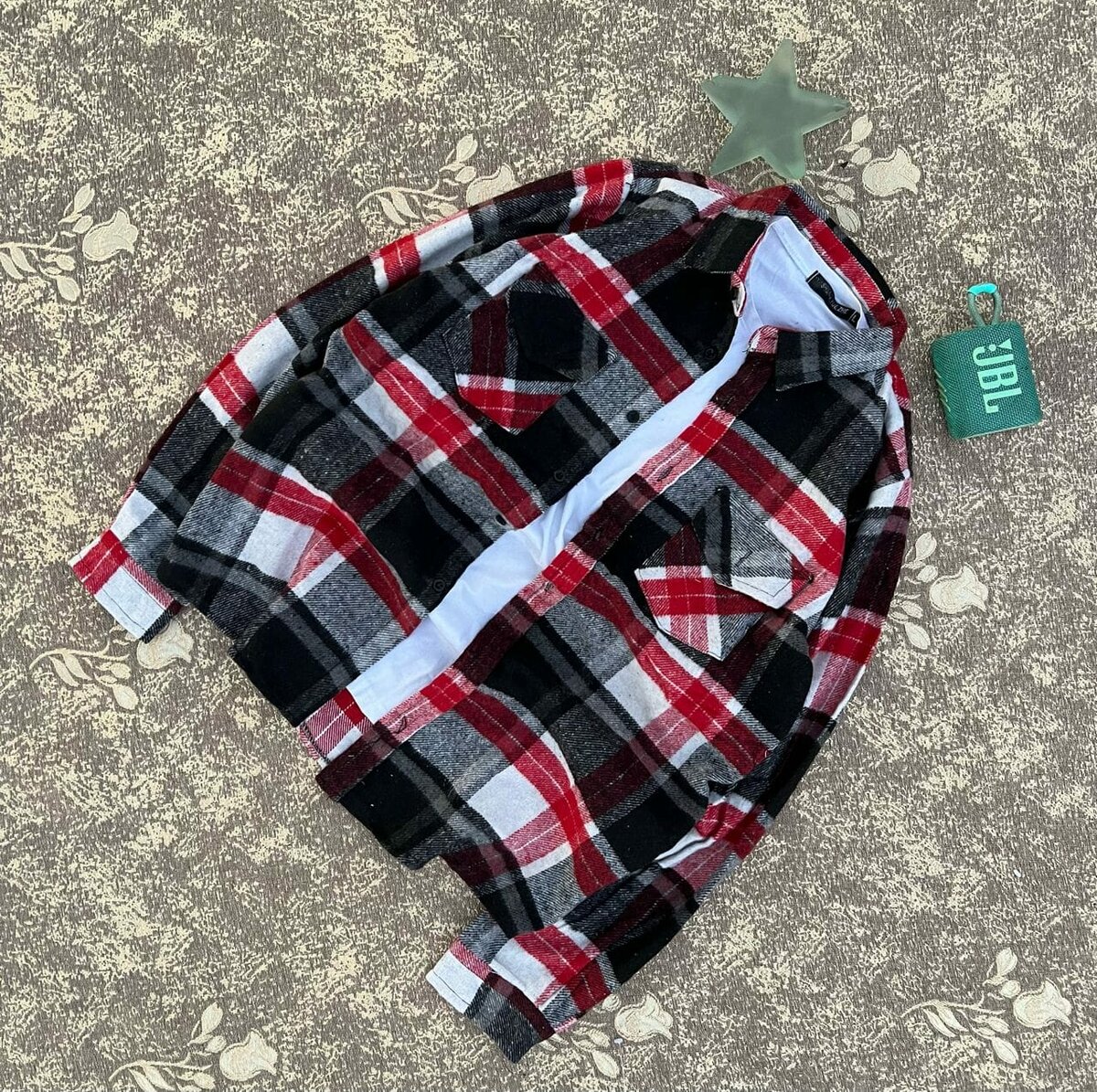 Stylish men's shirt with long sleeves