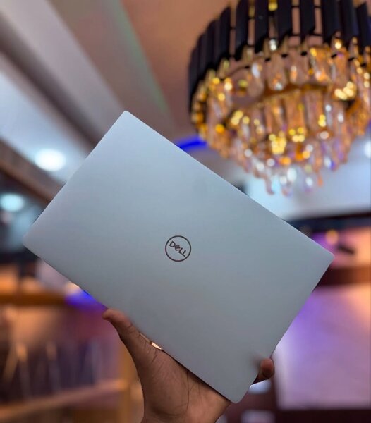 Dell XPS 13 V 7390 V Powered by Intel Core i7 V 16gig ram V