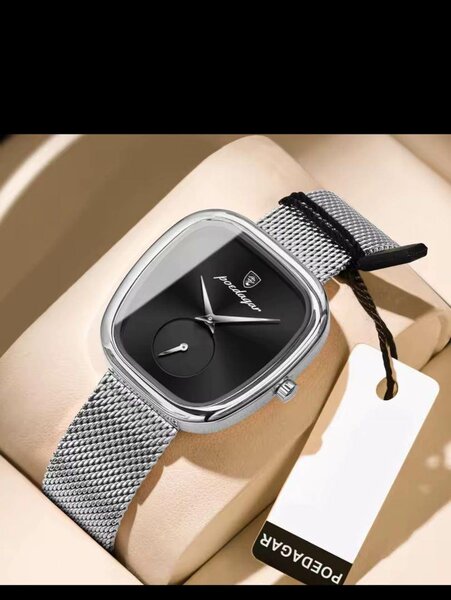 Montre élégante en acier