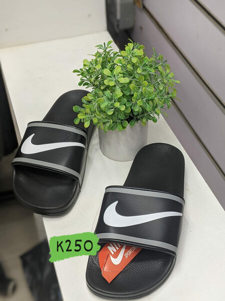 black nike slippers