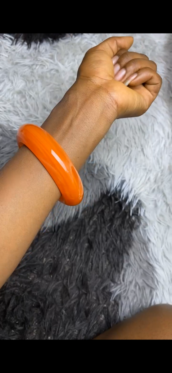 Bracelet en résine orange chic
