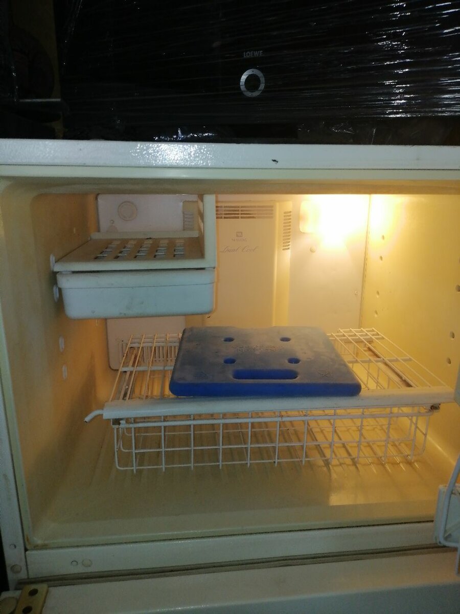 REFRIGERATOR AND FREEZER FRIDGE