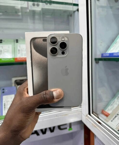 IPHONE 15 PRO MAX GRIS 256 GO
