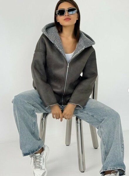 Красивая женская двухсторонняя куртка 