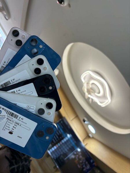 iPhone 13 simple original 128 GB quasi neuf