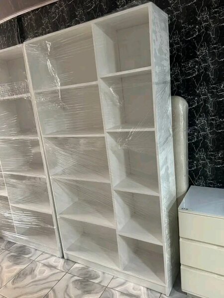 Bibliothèque en bois moderne