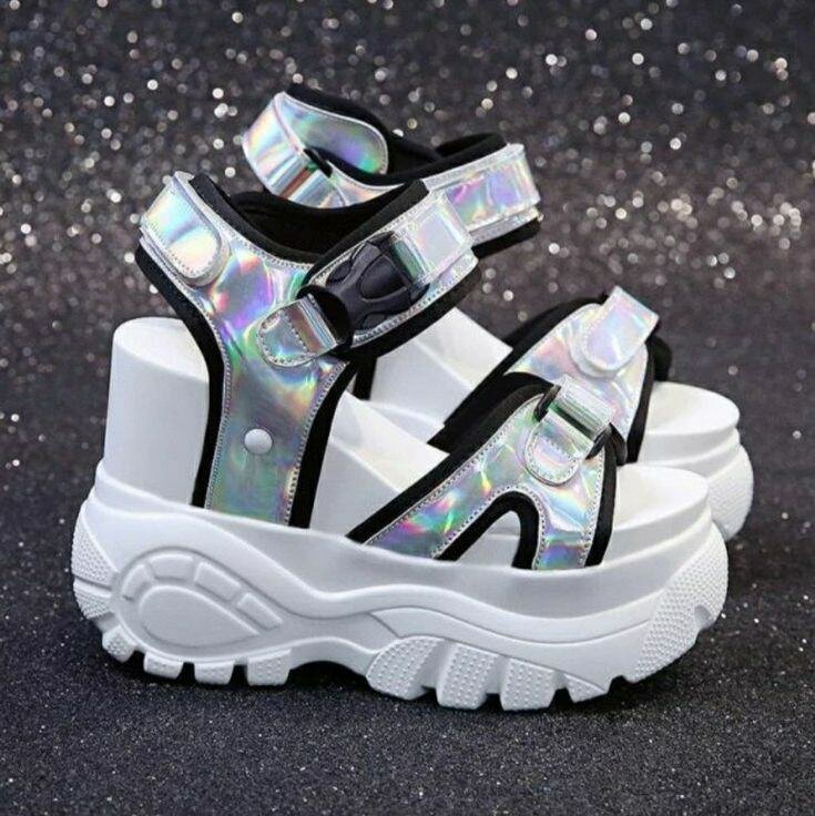 Sandales compensées holographiques
