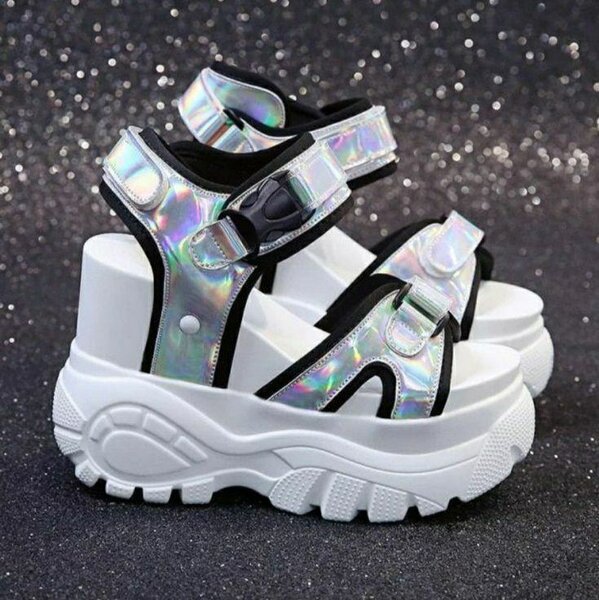 Sandales compensées holographiques